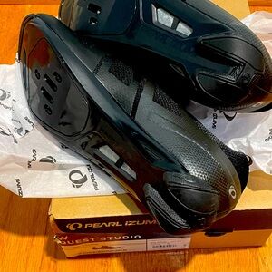 Pearl Izumi Quest Studio, 9.5/41 cycling shoes, NIB! Never worn!